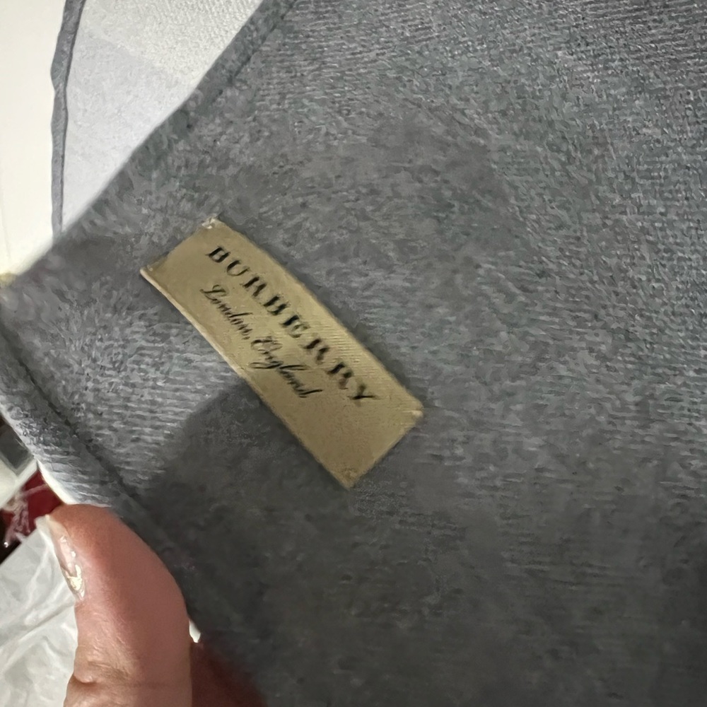 Burberry cape in light gray color. NWT.